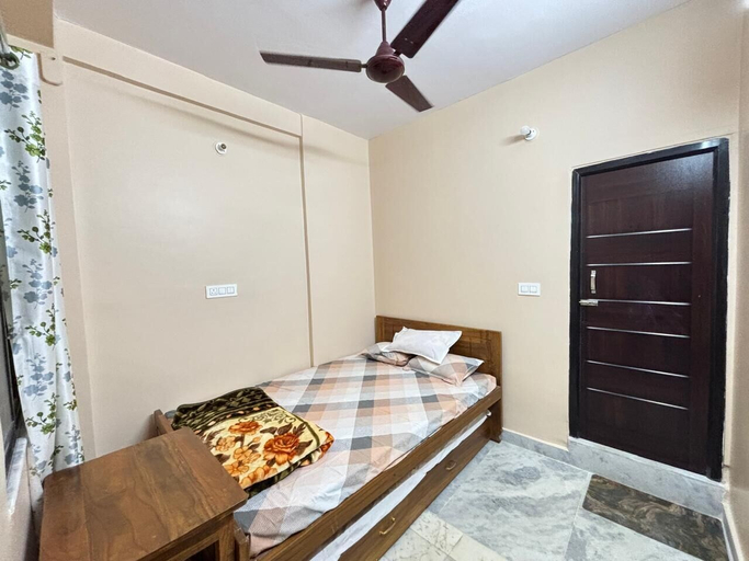 Room 3, Sri Mayapur Chandrodaya Guest House, Nadia