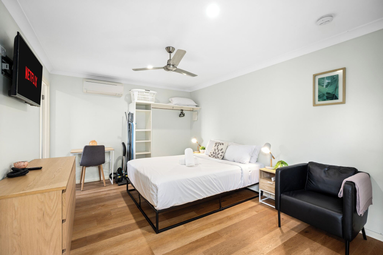 Bedroom 3, Smart Suites Self Check-in Apartments - 144 Dixon, Sunnybank