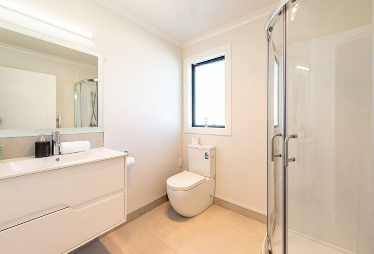 Bathroom 5, Alpine Star, Mackenzie