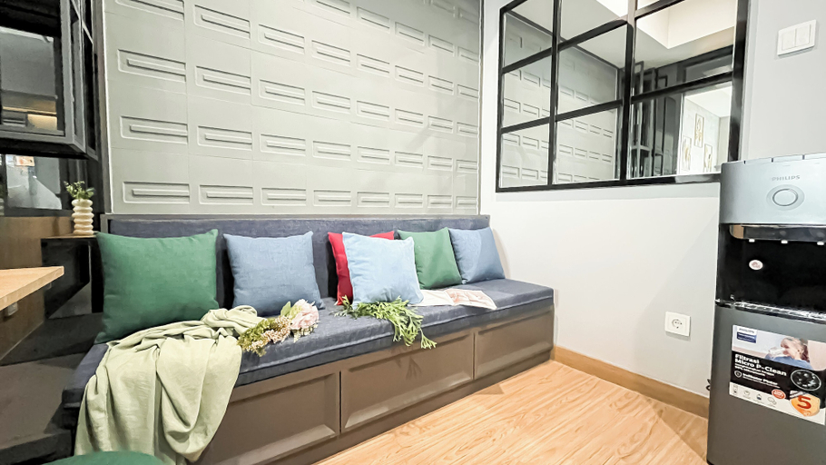 Living area 2, 1Br Near Aeon Alam Sutera At Collins Boulevard Apartment, Tangerang