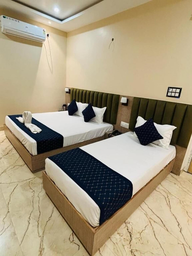 Room 4, Hotel Mangalam, Varanasi
