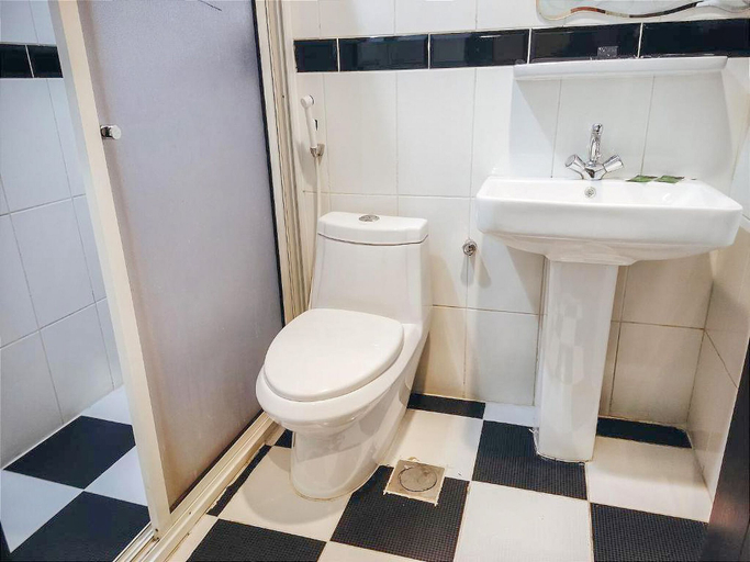 Bathroom 5, Al-Ghabishi Plaza, Jeddah