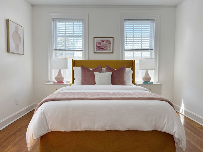 Room 5, Classy 3-Story Downtown Apt, Chatham