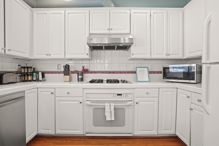 Private kitchen 5, Beautiful 2BR in Silver Terrace, San Francisco