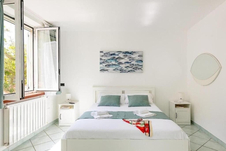 Room 2, Villa Acquamarina, Napoli