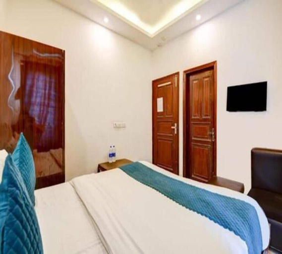 Room 3, Roomshala Hotel Bir, Delhi