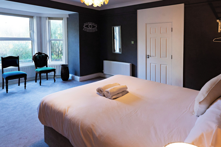 Room 4, Glenarde House