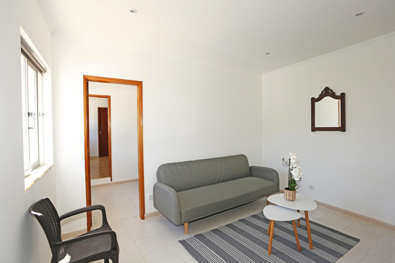 Room 2, S 02 - 2 Bed Apartment in Quinta Silvestre, Lagos