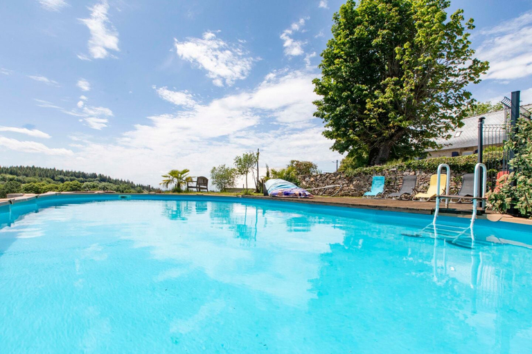 Outdoor pool 5, Les gîtes de la commanderie de SaintJean, Corrèze