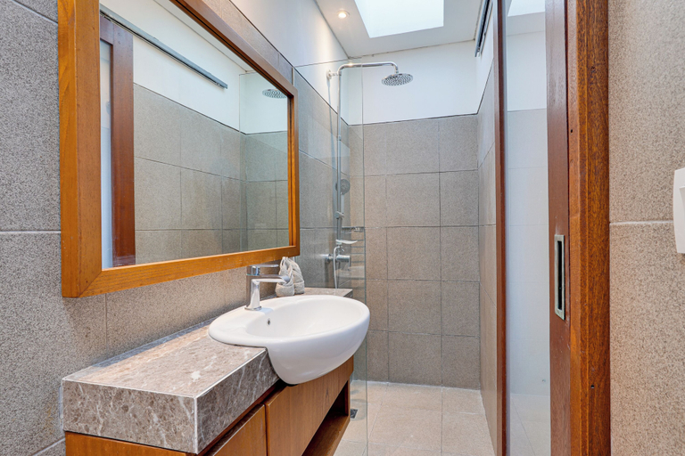 Bathroom 5, Villa Laviosa - Petitenget, Badung