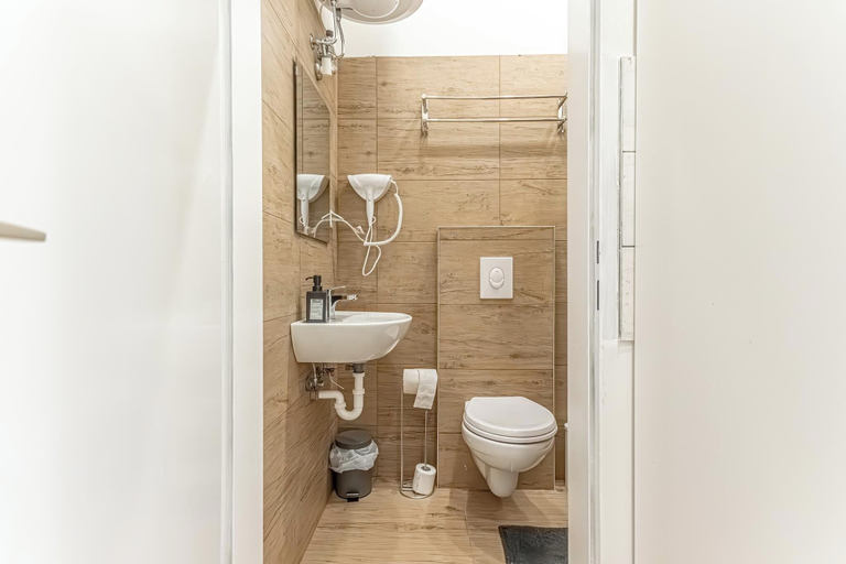 Bathroom 3, Cozy 1BR Apartment in Prime Location, Wien