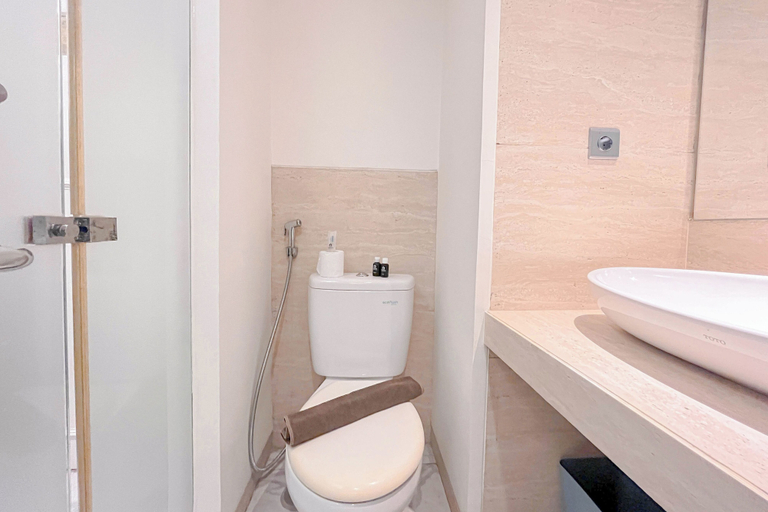 Bathroom 3, Minimalist Look Studio Apartment At Art Deco, Bandung