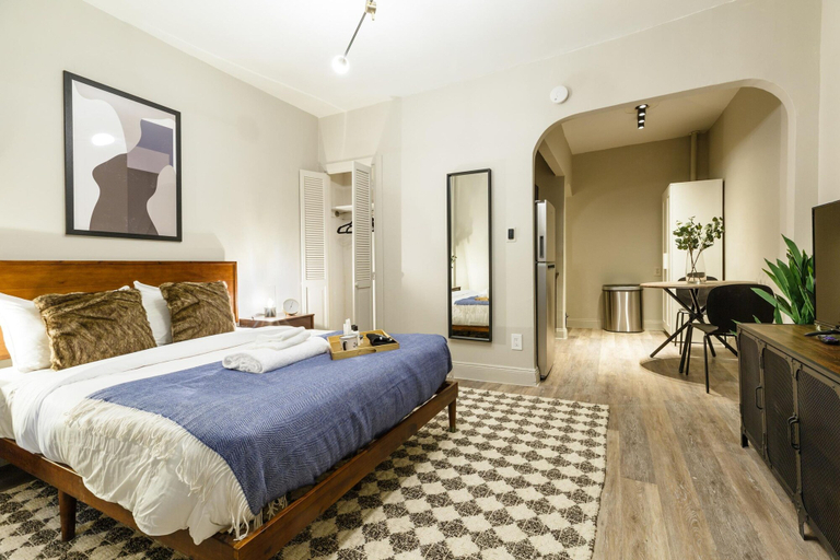 Room 5, Lovely and Comfy Studio in NYC, New York