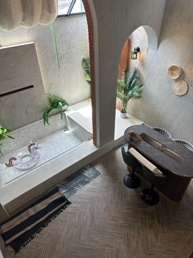 Room 4, ThaiLoft, Din Dang