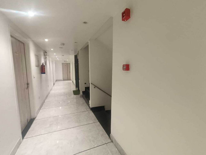 Lobby 2, Hotel Red Chilly Adarsh Nagar, Delhi