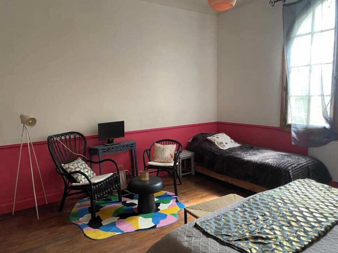 Room 5, L'Entre-Deux, Gironde