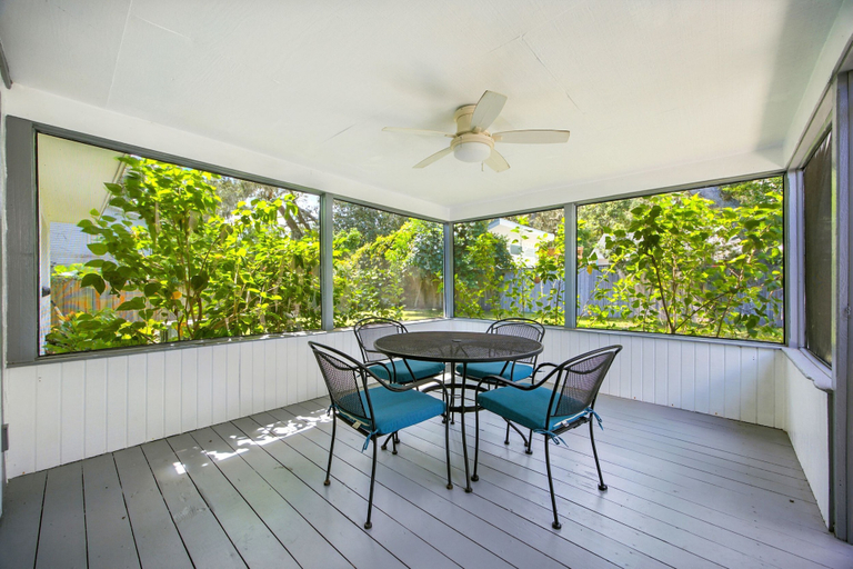 Outdoor dining, The Heron House Home for 6, Saint Johns
