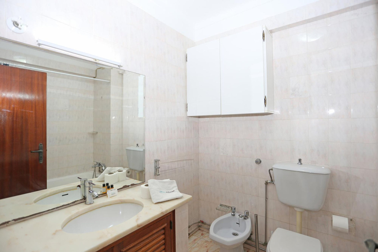 Room 5, B82 - Albinos Flat in Lagos, Lagos