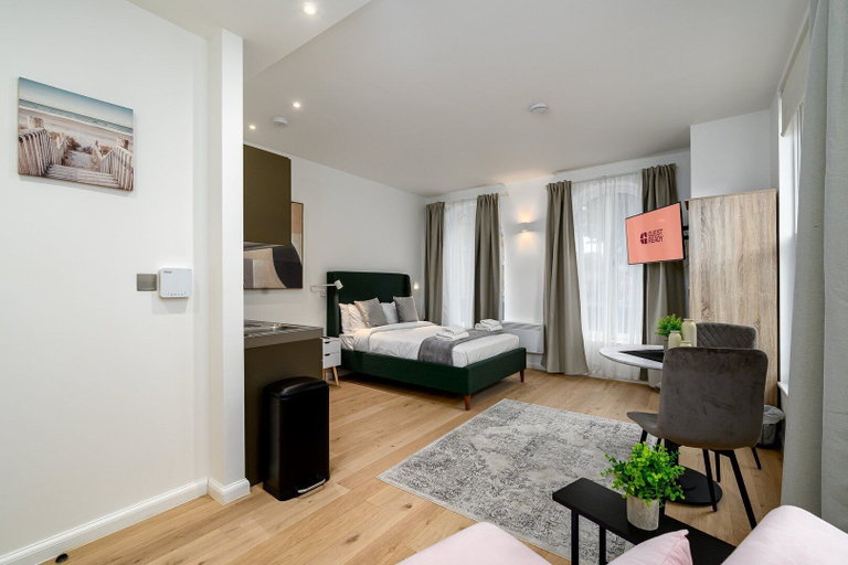 Room 5, Guestready - Greenwich Park Studios, London
