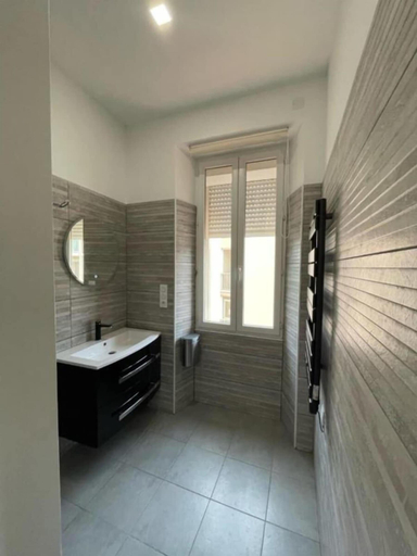 Bathroom 2, Appart'Hotel Sous Les Pins, Bouches-du-Rhône