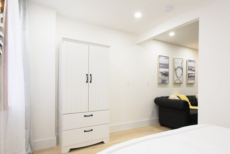 Room 2, 244 East Apartments, New York