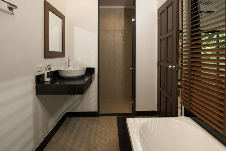 Bathroom 4, Green Garden Villa Hotel, Phuket Island
