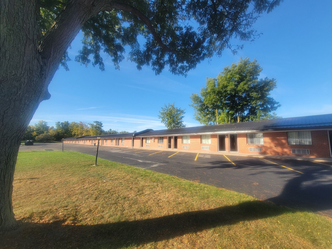 Exterior 3, Orchard Park Motel, Erie