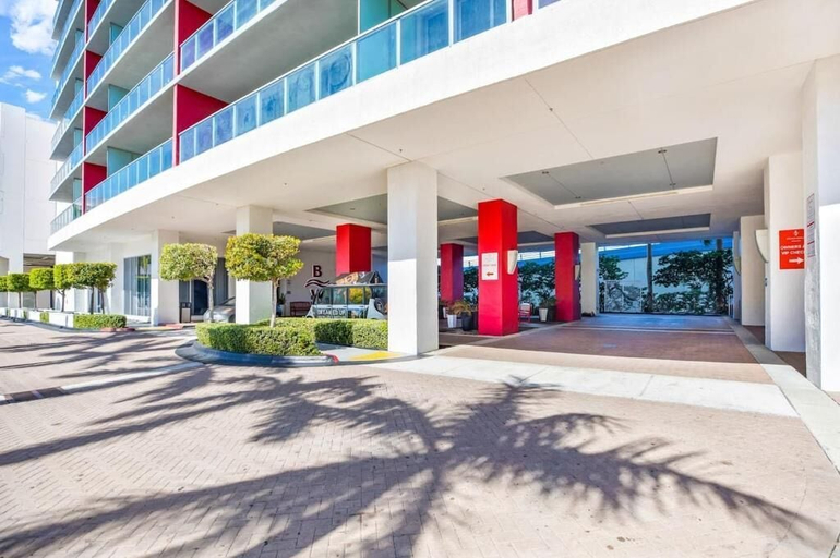 Interior entrance, Modern Beachwalk Apt 805, Broward