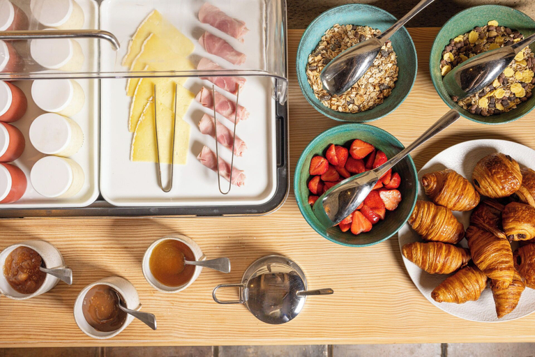 Breakfast buffet 2, Le Moulin de Cambelong, Aveyron