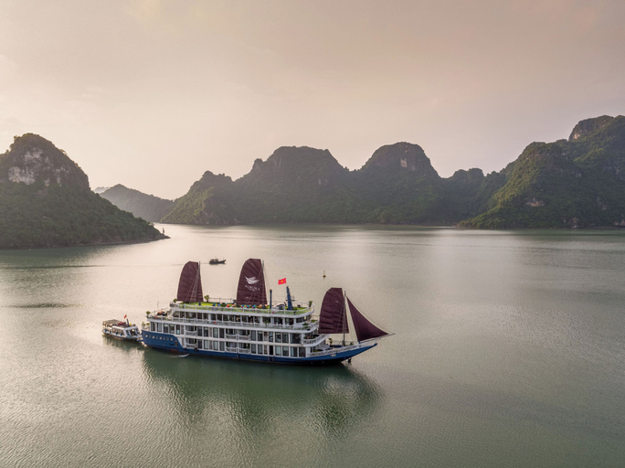 Exterior 2, Aurora Cruise, Hạ Long
