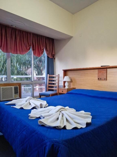 Room 4, HOTEL CORONADO, Santa María