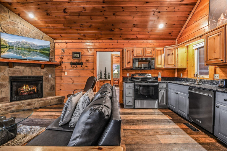 Interior 2, Panoramic Pointe 2 Bedroom Cabin, Sevier
