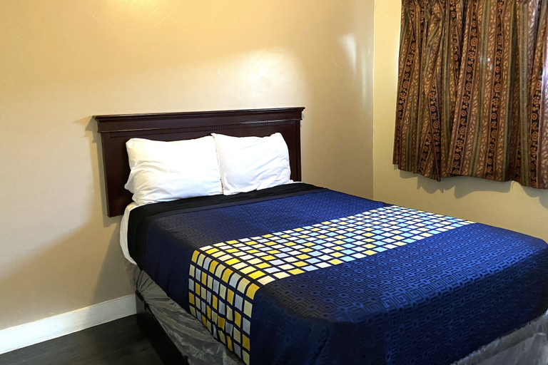 Bedroom 2, Robinhood Motel Anaheim West, Orange