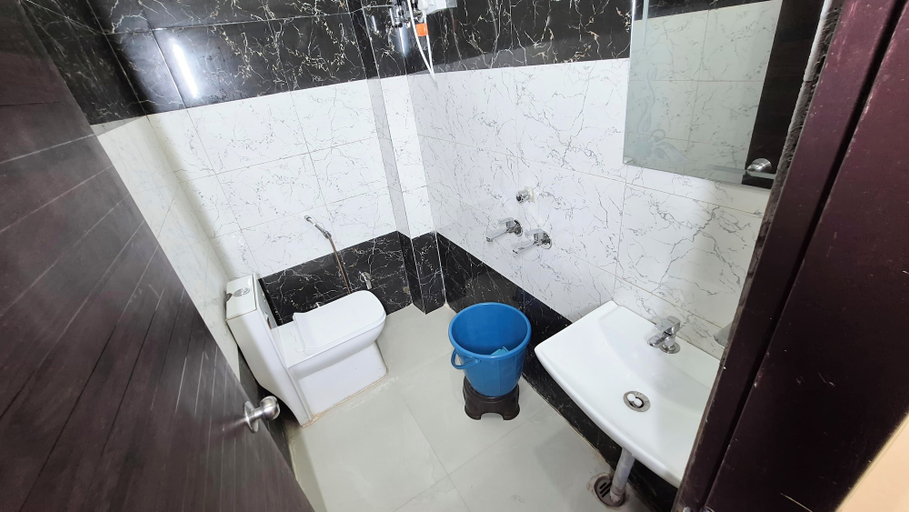 Bathroom 4, RK Residency, Mathura