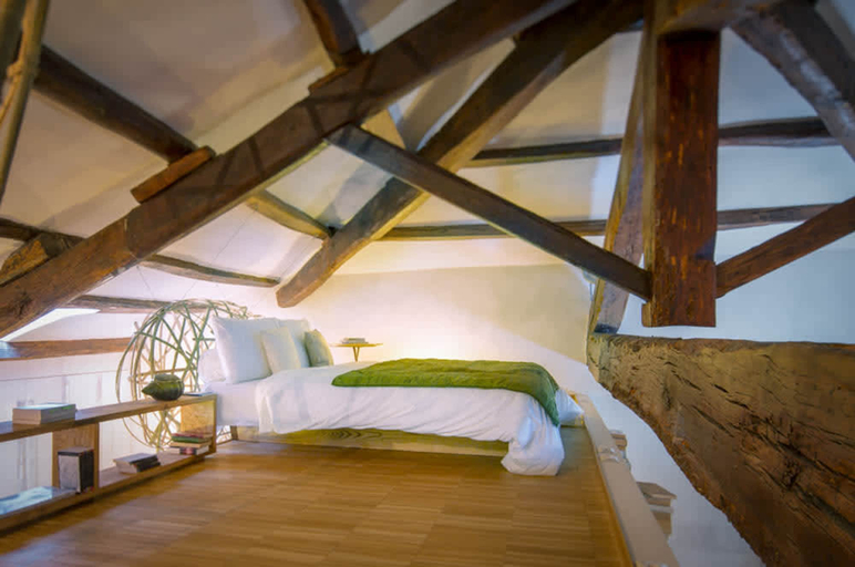 Bedroom 2, New Sophisticated Rome Apartment in the Heart of the Historic Ghetto of Rome, Roma