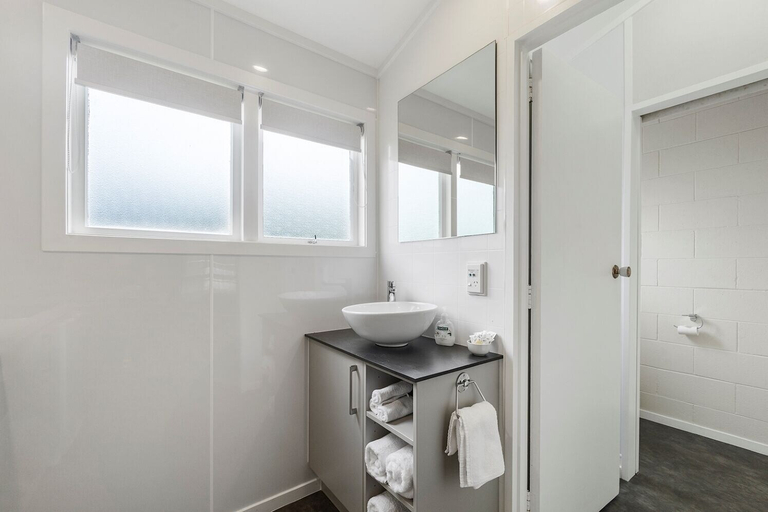 Bathroom 3, Tower Road Motel, Matamata-Piako