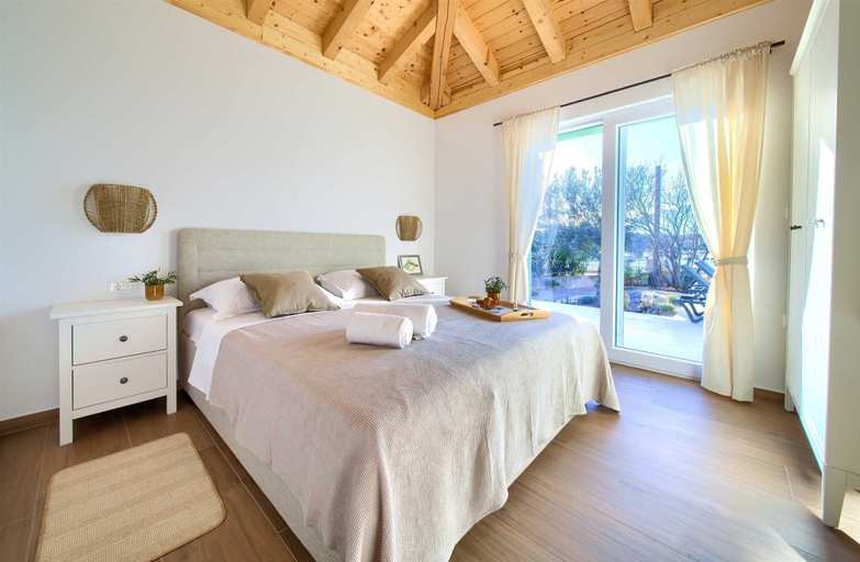 Bedroom 3, Villa Beachfront With 4 Bedrooms and 3 5 Bathrooms, Dobrinj