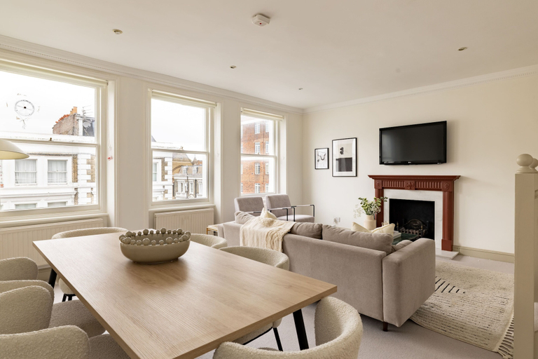 Others 3, Stylish West Kensington Duplex, London
