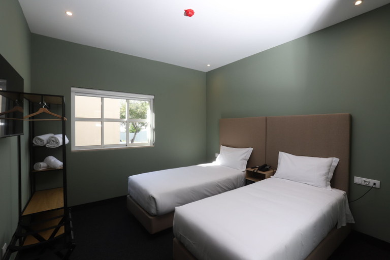 Bedroom 2, Albufeira Lounge Hotel, Albufeira