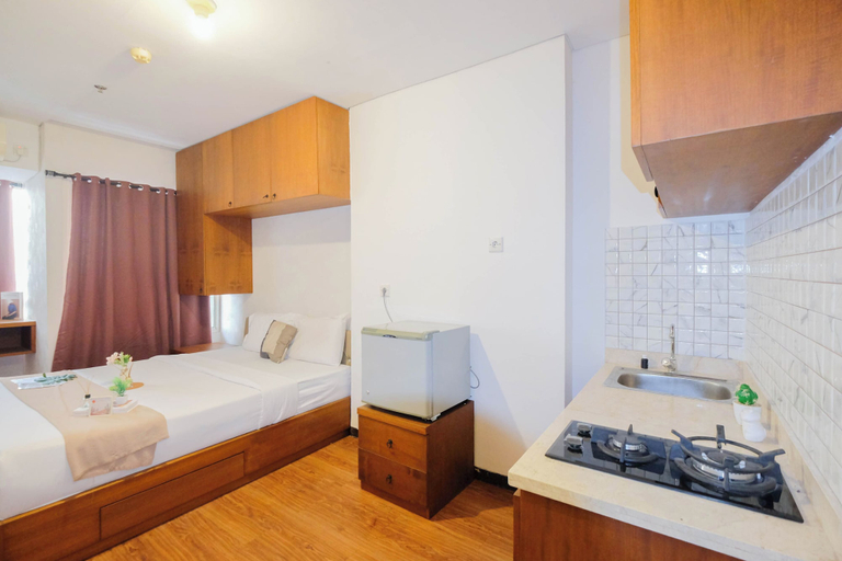 Living area, Woodland Studio At Nifarro Park Apartment, Jakarta Selatan