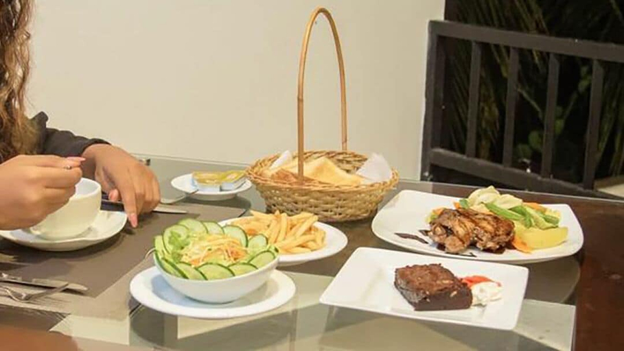 Dining, Aaradhya Madu Ganga, Balapitiya