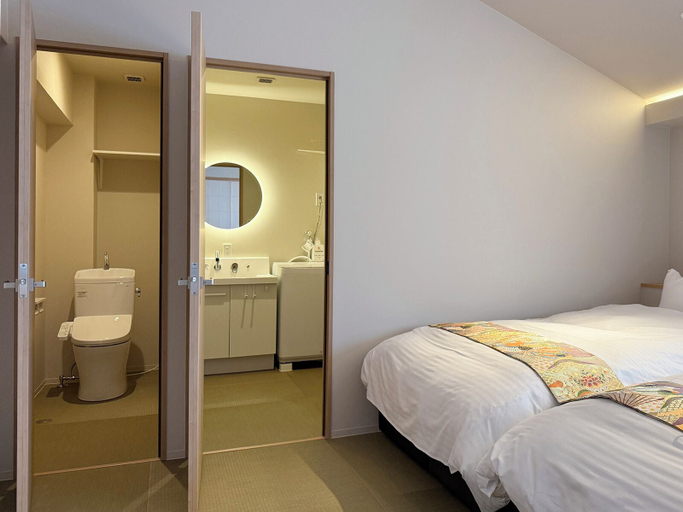Room 5, bHotel Miyajima Omotesando 32, Hatsukaichi