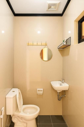 Bathroom 2, Bahay Domingo Guesthouse, Bagac