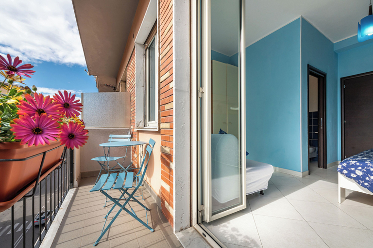 Room 3, Thanit rooms, Cagliari