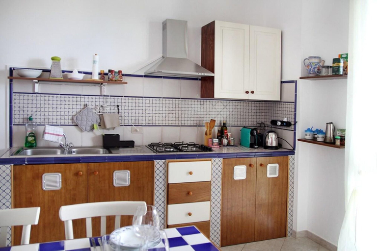 Room 5, Tenuta Piana 1: Direct Access to the sea, Messina