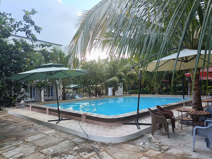 Exterior 5, Escape hole, Msambweni