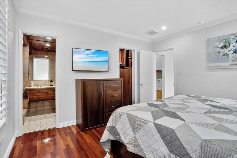 Room 4, Siena Villa Waterfront, Broward