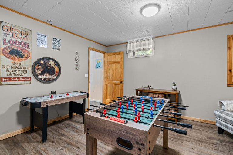 Game room 2, Smoky Everest 4 Bedroom Chalet, Cocke