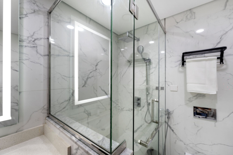 Bathroom 5, Chic 1BR Canal View at Waves Tower, Dubai
