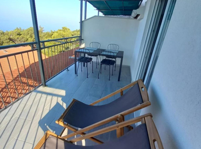 Balcony 4, Berti Sun & Sea Apartments, Jelsa